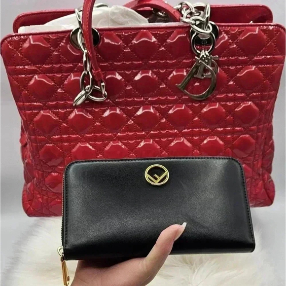 FENDI Zip Around Black Wallet - Picture 7 of 16